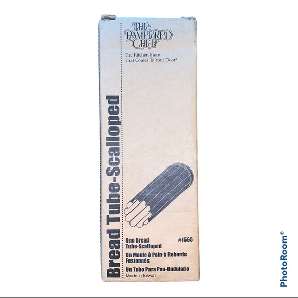 The Pampered Chef Scalloped Bread Tube - Picture 1 of 4